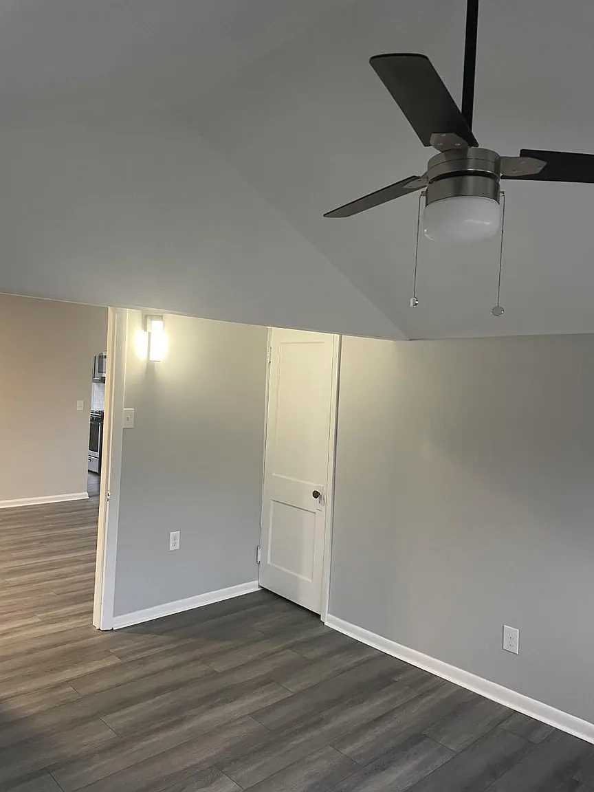 1346 W Troy Ave photo 1