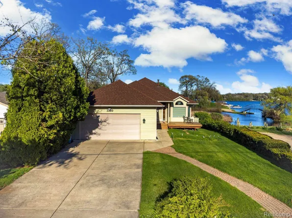 3380 E Clarice Ave, Highland, MI 48356