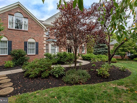 3rd image of 17 Riverstone Cir