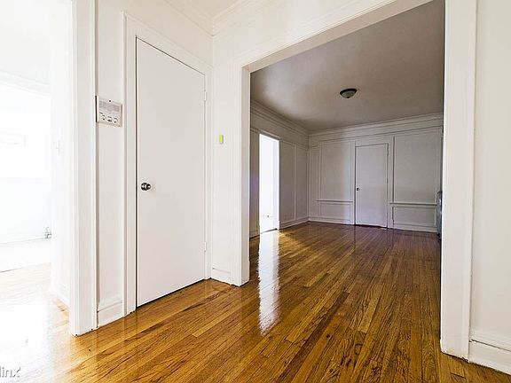 8001 S May St Apartments Chicago Living Room_04