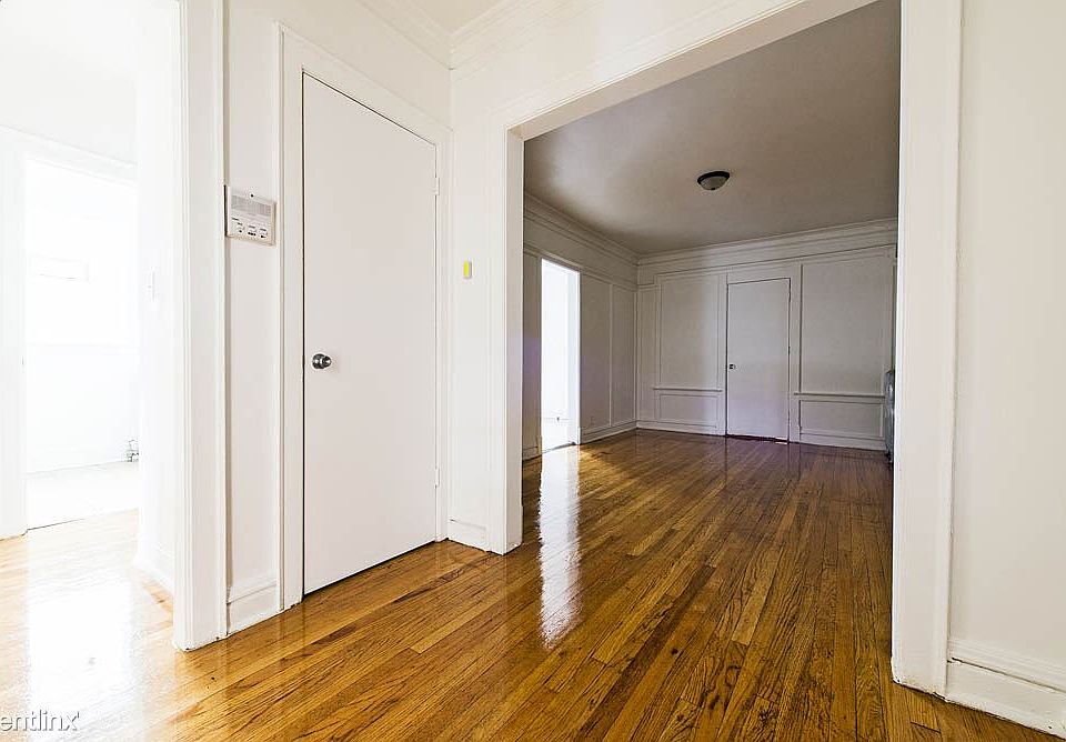 8001 S May St Apartments Chicago Living Room_04