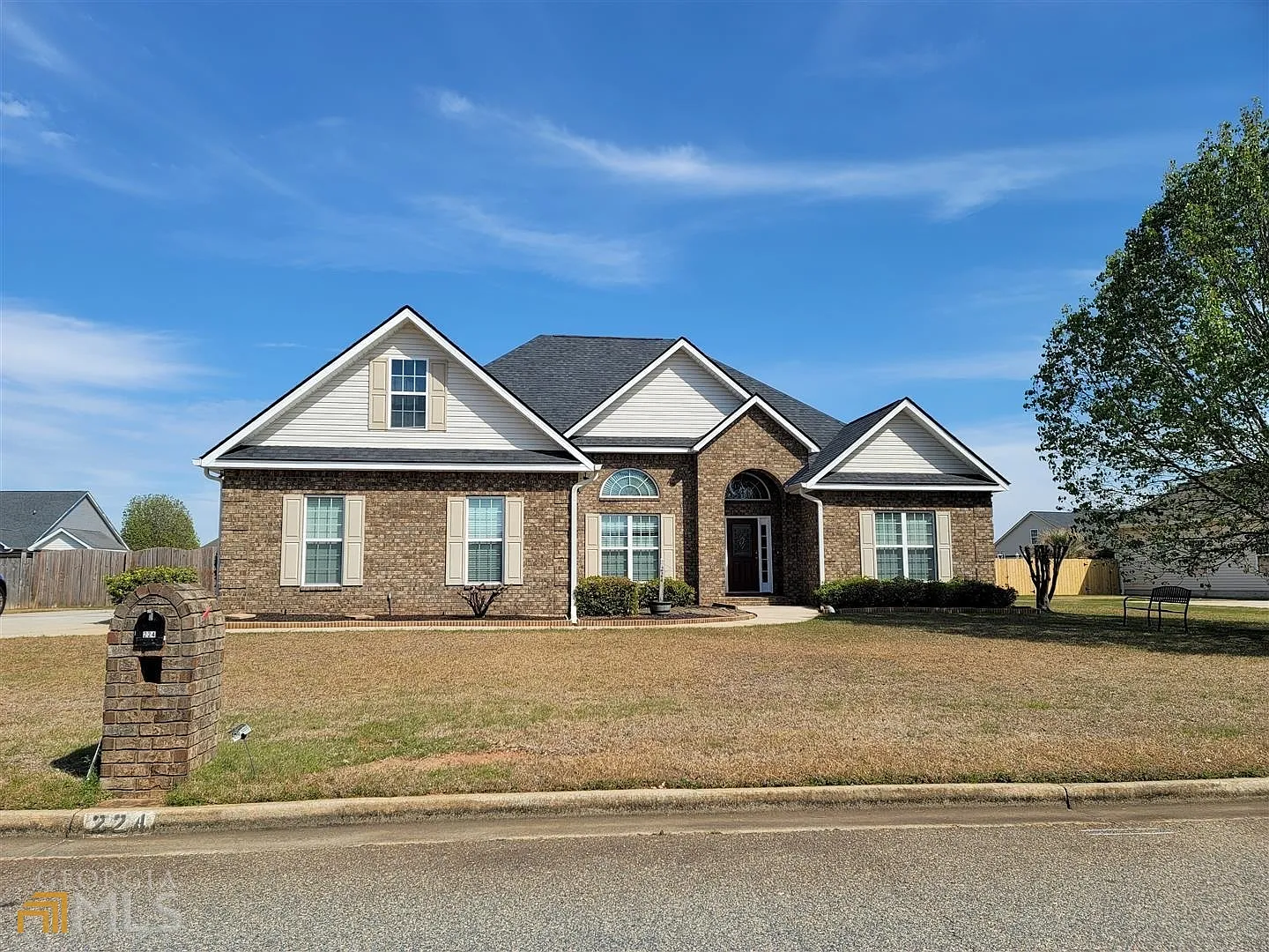 224 Hathersage Dr photo 1
