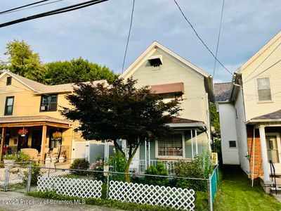 220 1st St, Blakely, PA, 18447