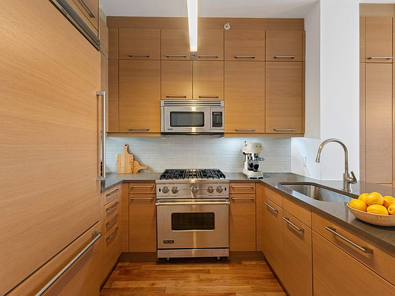 5th image of 333 E 91st St APT 16B