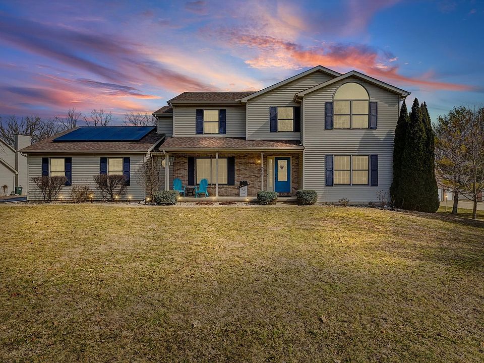 1st image of 206 Fox Run Dr