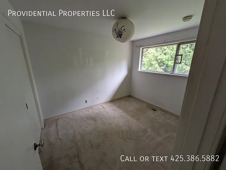 714 100th Ave SE — Photo 6