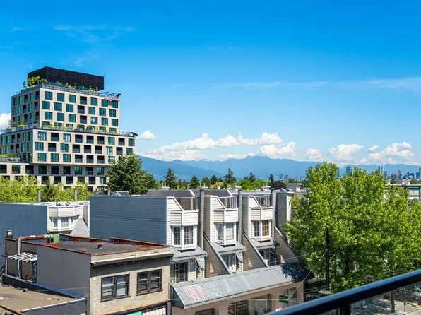3788 W 10th Ave #302, Vancouver, BC V6R 2G4