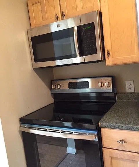 625 E Fox Hills Dr — Photo 8