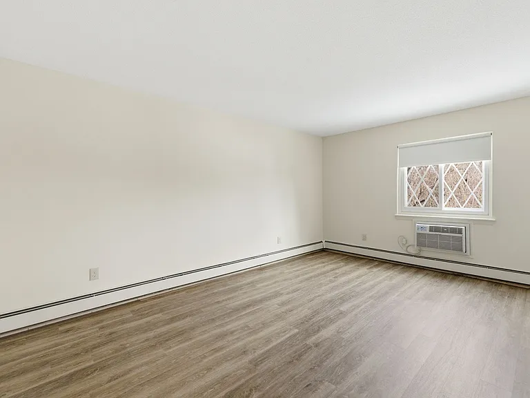 East Bay Apartments — Photo 14