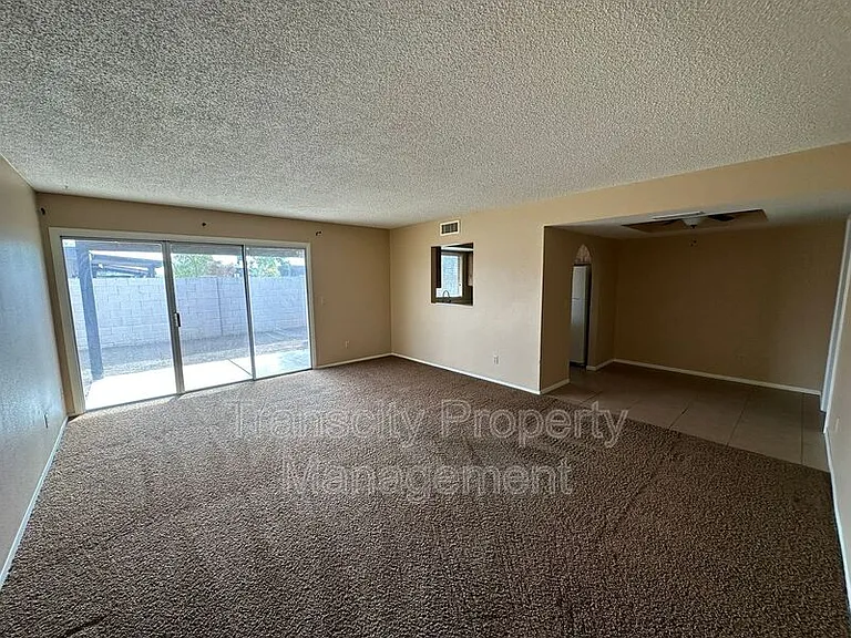 743 W Fordham Dr — Photo 7