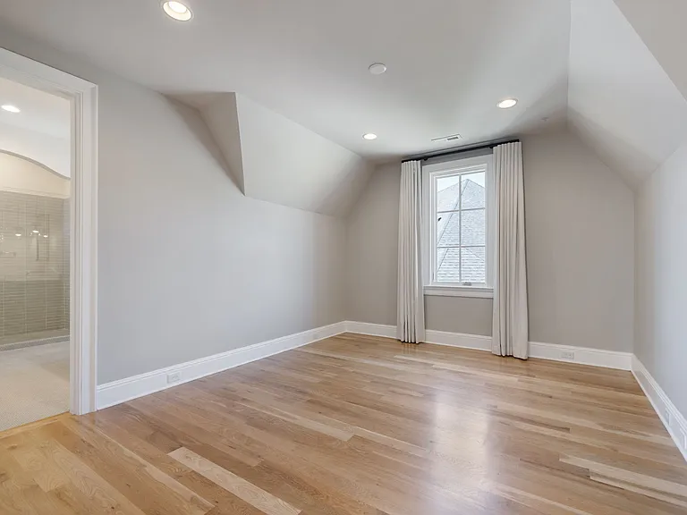 7212 Shagbark Ln — Photo 32
