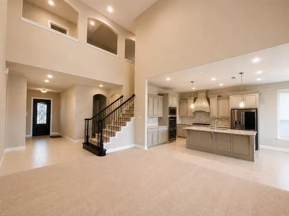 2818 Twin Ridge Dr, Arlington, TX 76001