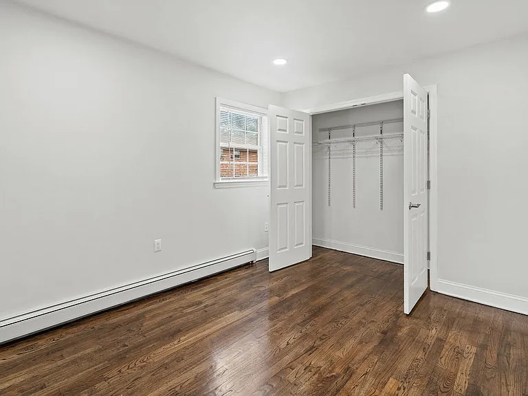 Riverview Manor Apartments — Photo 11
