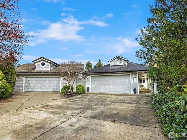 646 Island Cir SE, Ocean Shores, WA 98569