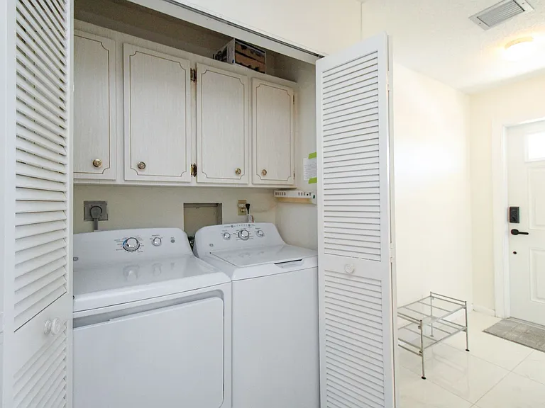 239 Palm Dr #2 — Photo 9
