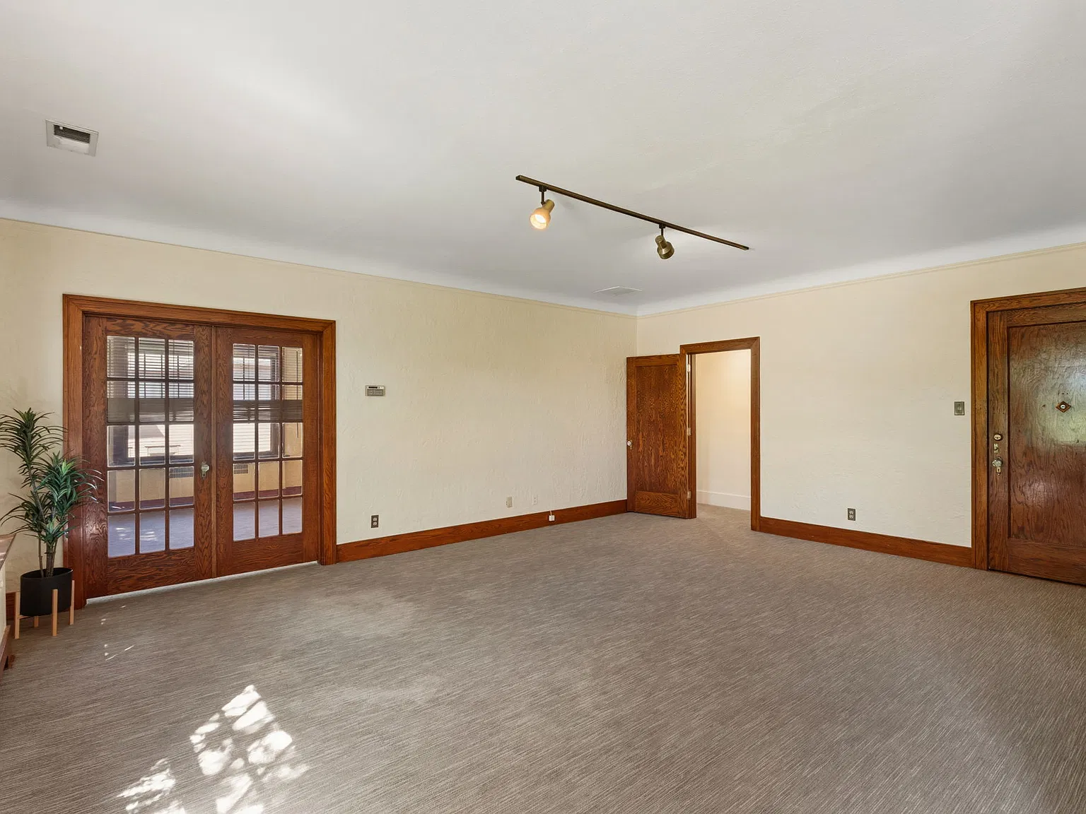 2 bed, 1465 sqft, $1,800 — Photo 2