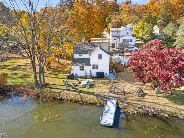 13 Musconetcong Ave, Stanhope Boro, NJ 07874