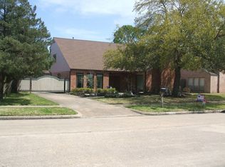 12326 Meadow Lake Dr, Houston, TX 77077
