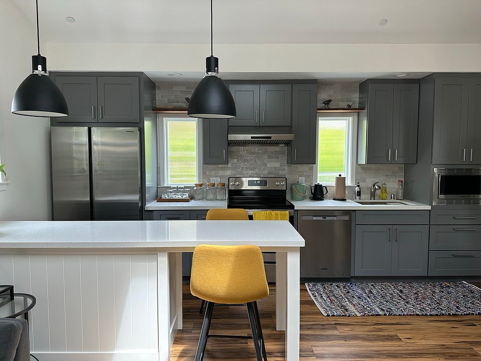 1st image of 635A Ashbury Ave