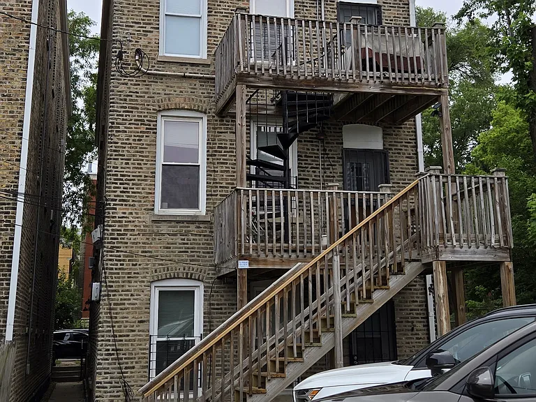2219 N Seeley Ave #3R — Photo 2