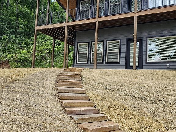 4th image of 114 Laurel Way #4-D