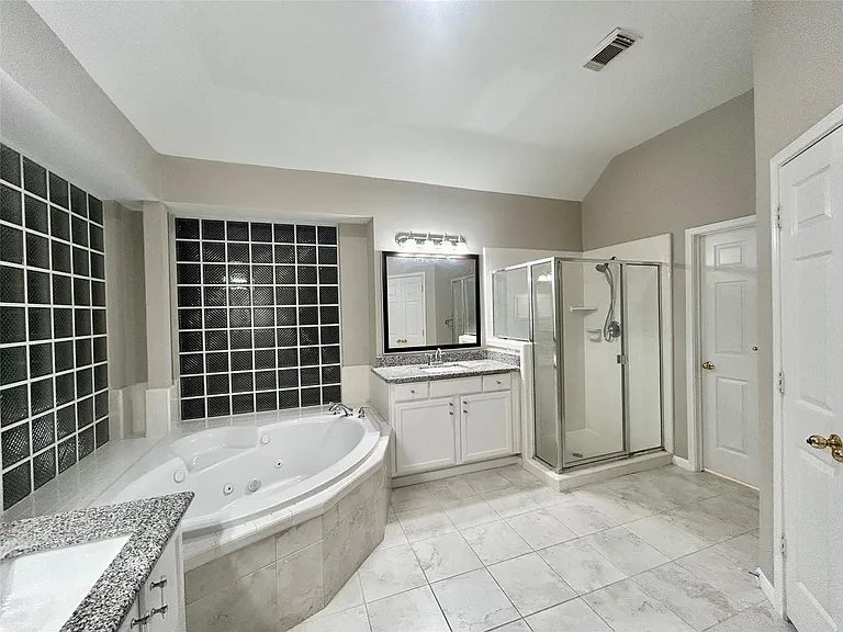 16807 Laguna Springs Dr — Photo 33