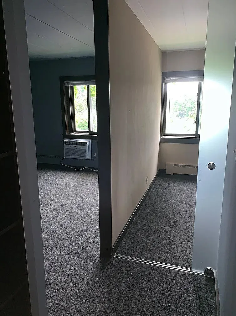Emerson — Photo 3