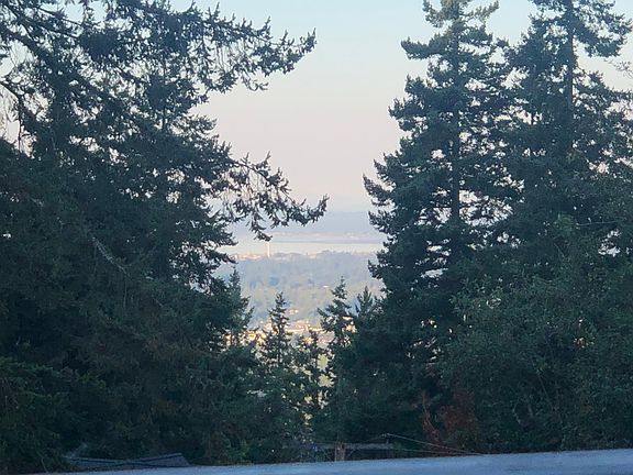 peak a boo bay views from deck/kitchen