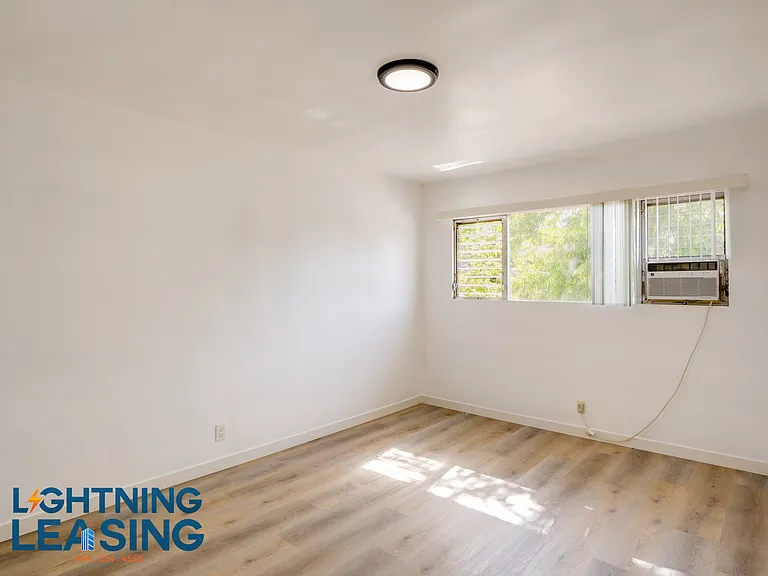 12310 Chandler Blvd #37 — Photo 8