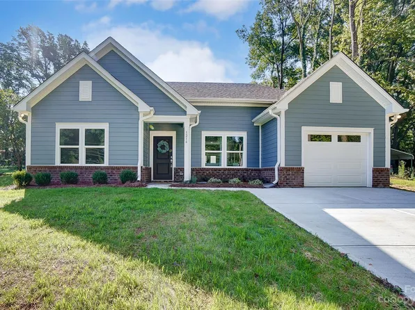 5216 Hoover Dr, Charlotte, NC 28269