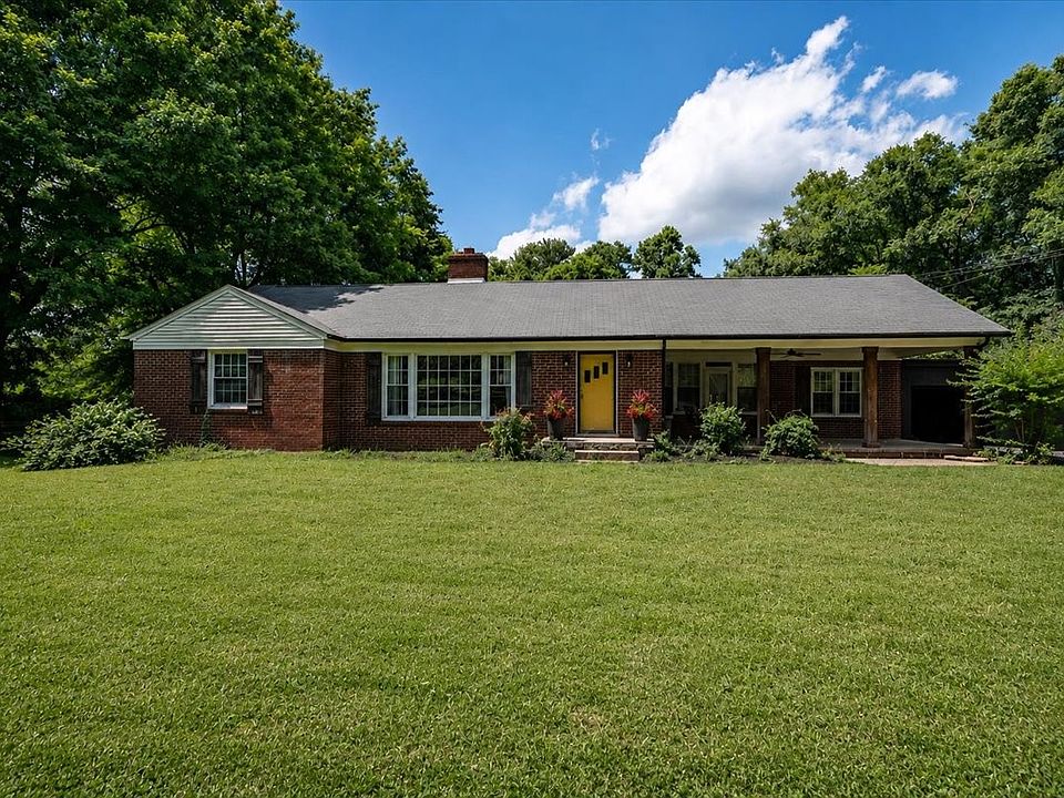1st image of 303 N Laurel Cir