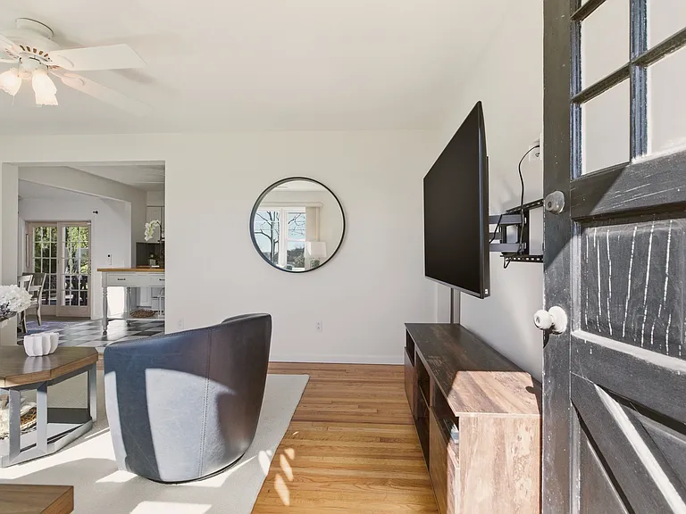 415 Wapping Rd — Photo 22
