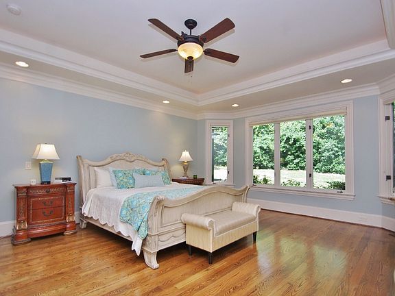 5th image of 5560 Holyoke Ln