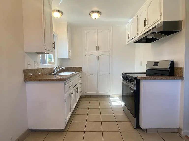 2415 E 6th St — Photo 5