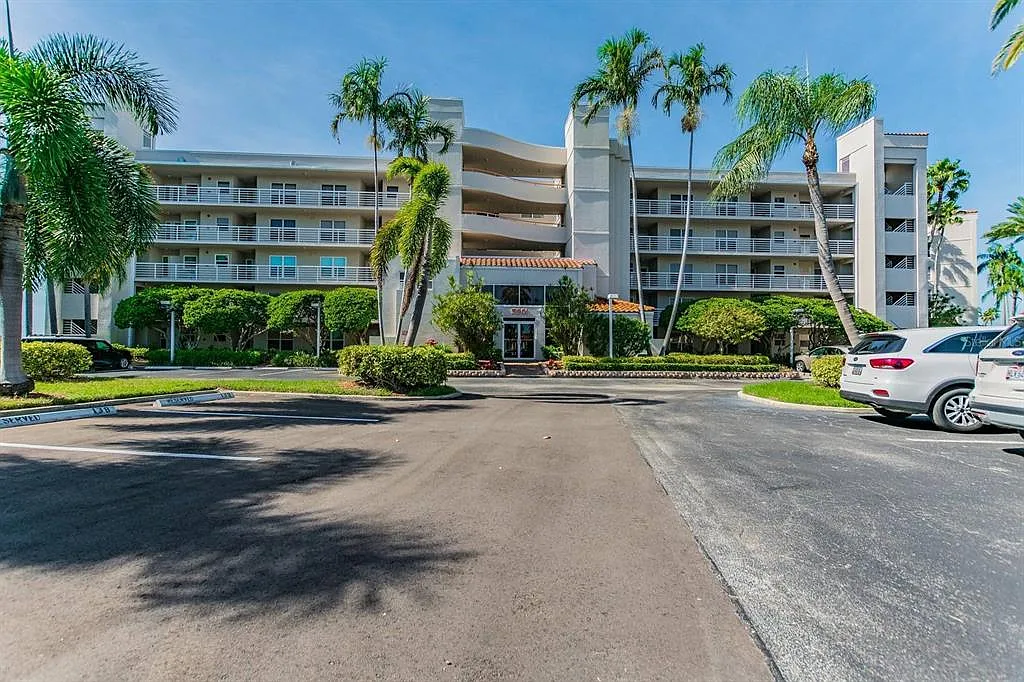 2 bed, 2.0 bath, 1080 sqft, $7,860 — Photo 2