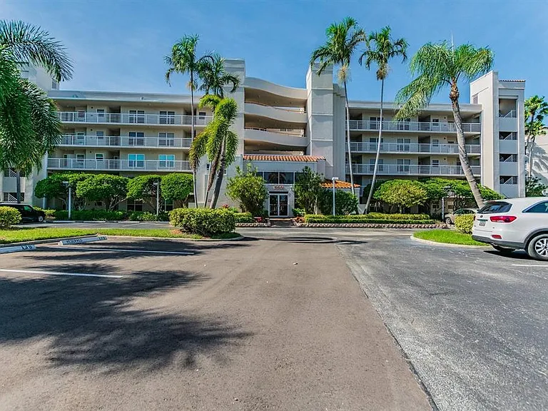 5901 Bahia Del Mar Cir #422 — Photo 2