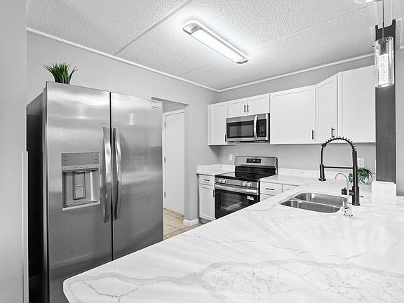 2nd image of 10501 Cedar Lake Rd APT 512