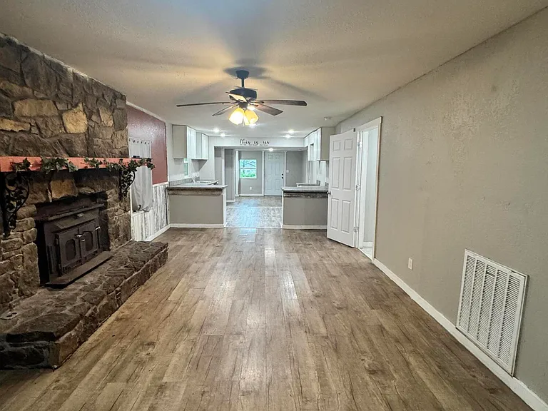 1402 E Furnace St — Photo 2