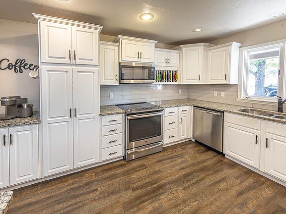 3rd image of 8103 Knoxville Ave