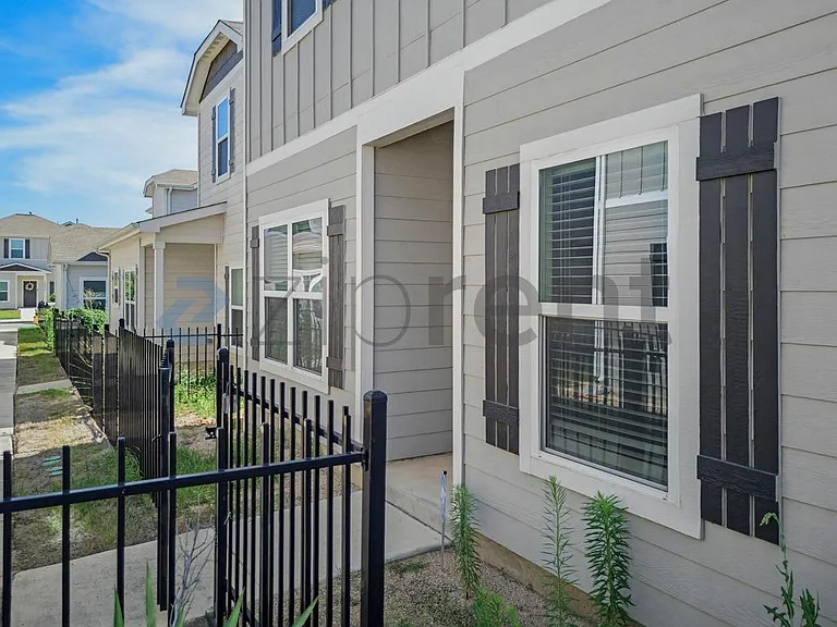 10843 Emerick St — Photo 3
