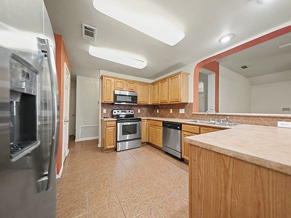 4th image of 1804 Lobrecht Ct