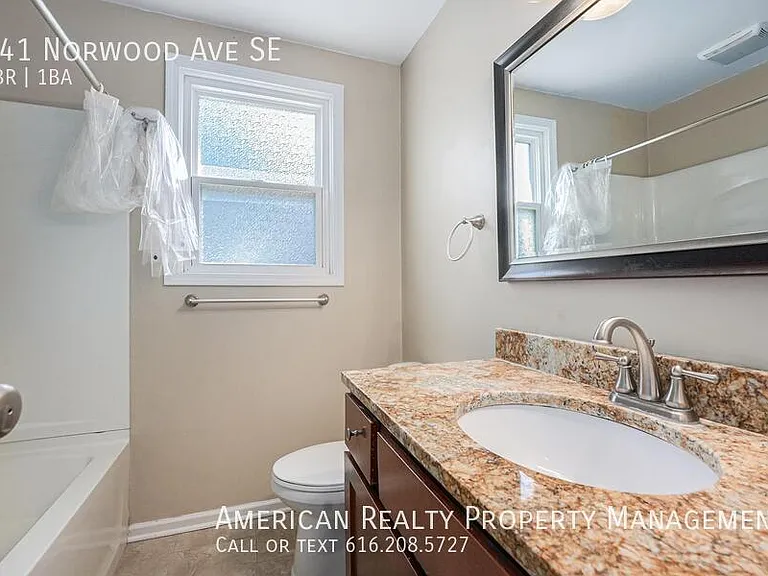 541 Norwood Ave SE — Photo 11