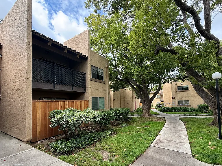259 N Capitol Ave — Photo 18