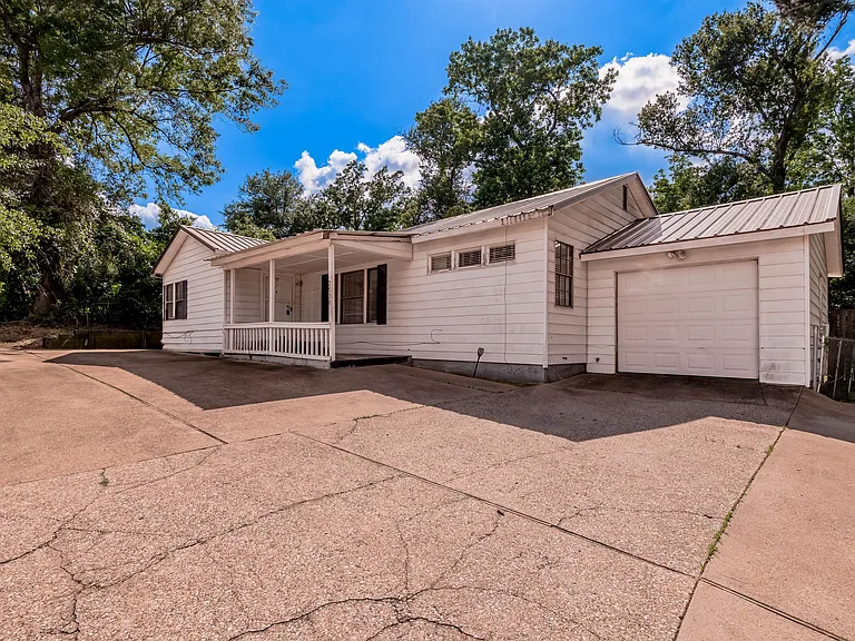 2538 Sycamore Ave — Photo 24