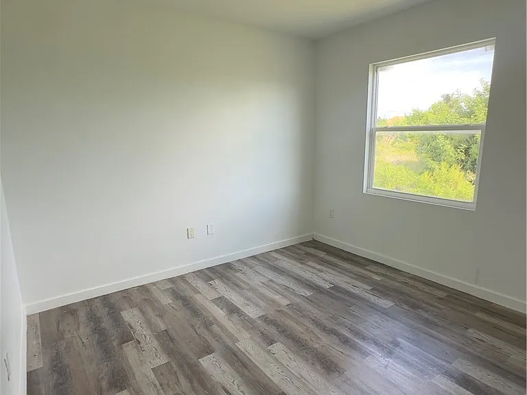 1530 Gilbert Ave S — Photo 10