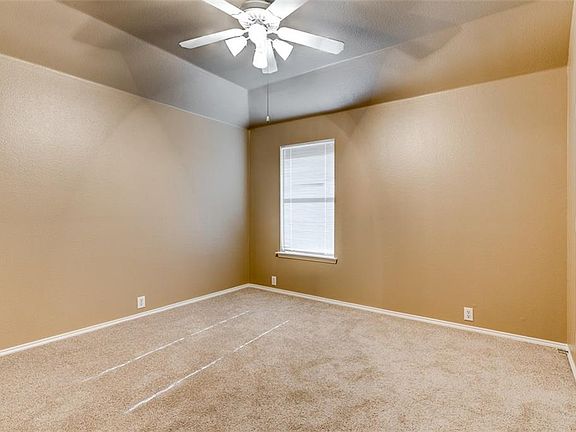 4th image of 3916 Oak Leaf Ln