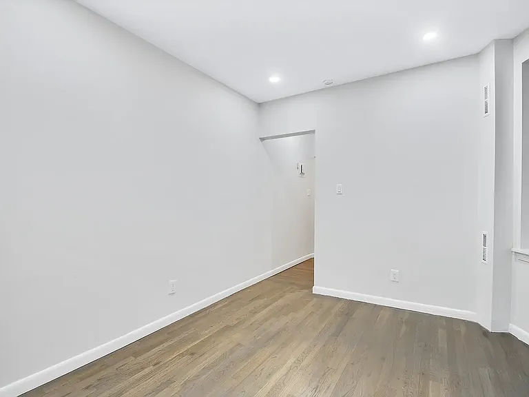 414 W 49th St #4D — Photo 2