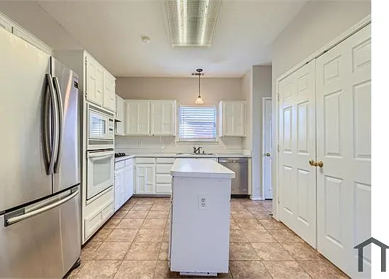 2420 Waterloo Ln — Photo 15