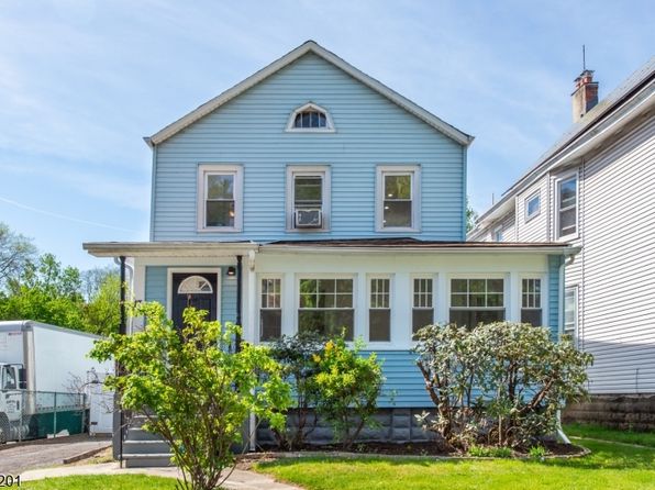 17 Dodd St, East Orange City, NJ 07017