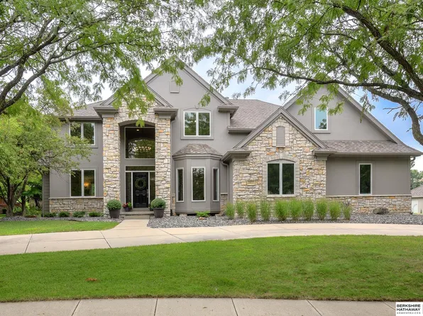 17657 Baywood Dr, Omaha, NE 68130